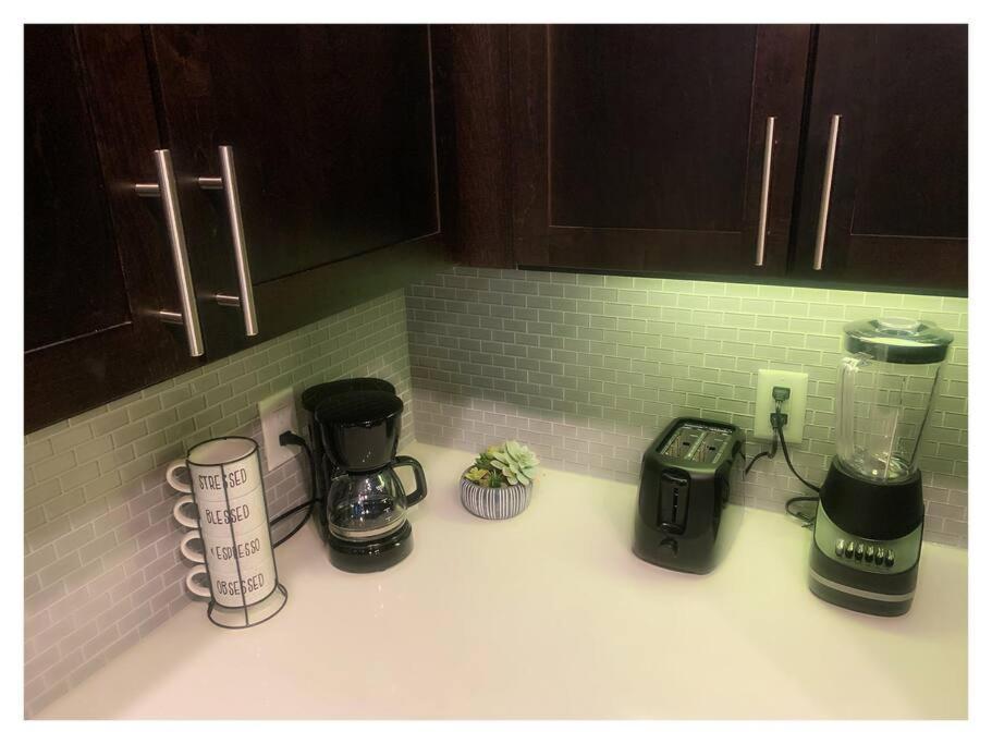 Penthouse Cool-Oasis-In-Houston-Rental Car Available-View-Great-Sleep エクステリア 写真