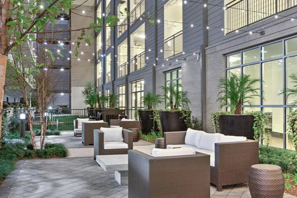 Penthouse Cool-Oasis-In-Houston-Rental Car Available-View-Great-Sleep エクステリア 写真