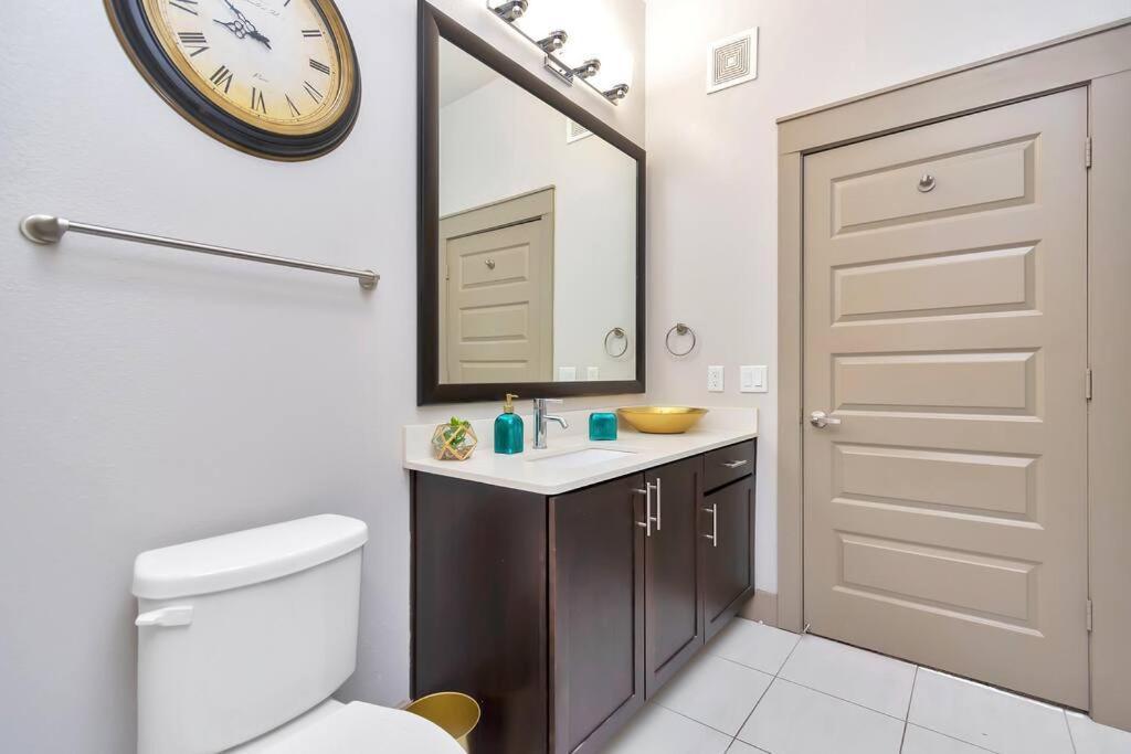 Penthouse Cool-Oasis-In-Houston-Rental Car Available-View-Great-Sleep エクステリア 写真