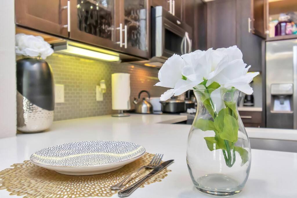 Penthouse Cool-Oasis-In-Houston-Rental Car Available-View-Great-Sleep エクステリア 写真
