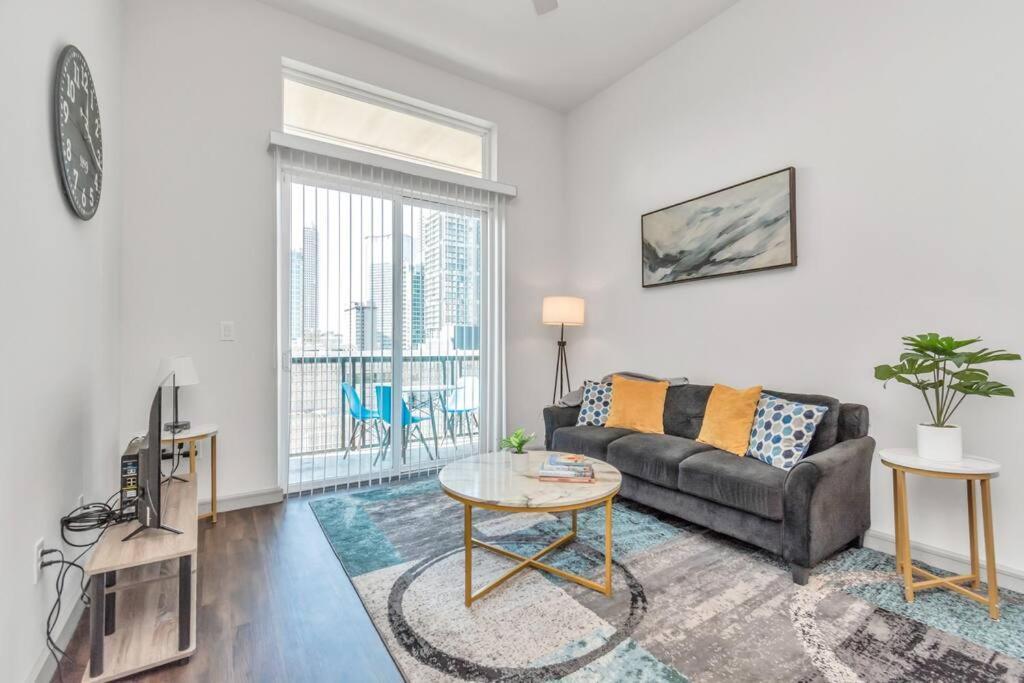 Penthouse Cool-Oasis-In-Houston-Rental Car Available-View-Great-Sleep エクステリア 写真