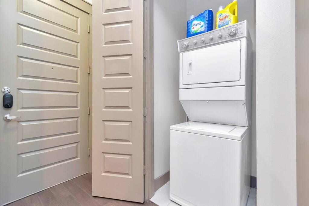 Penthouse Cool-Oasis-In-Houston-Rental Car Available-View-Great-Sleep エクステリア 写真