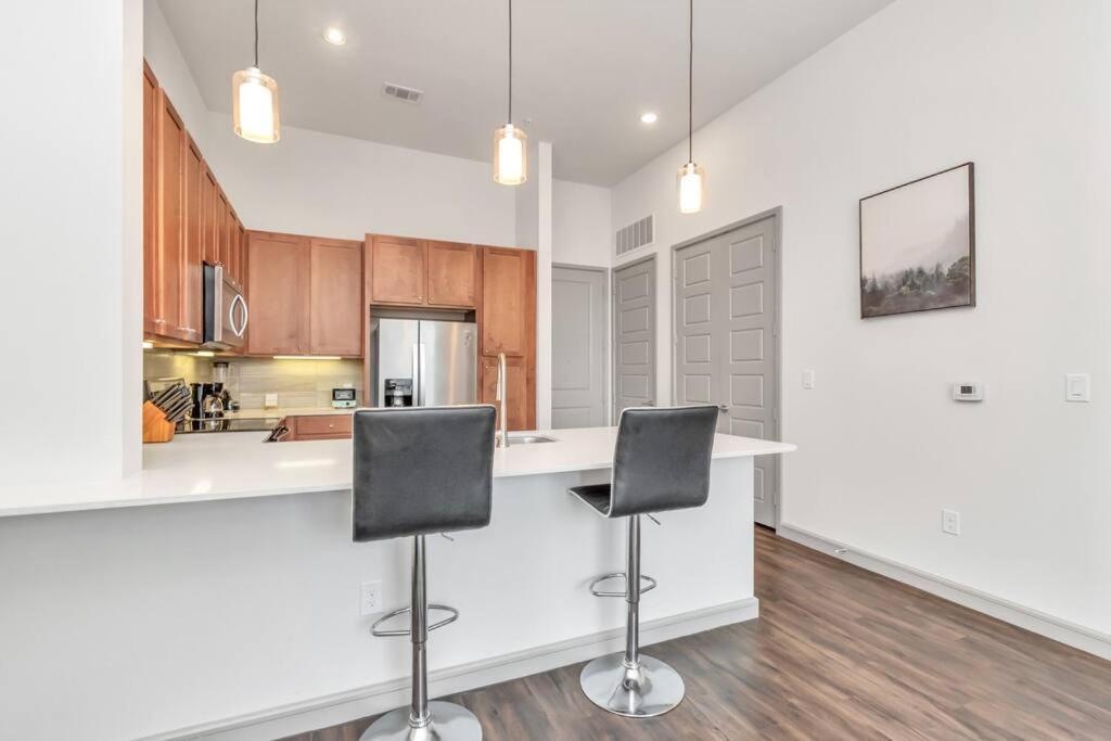Penthouse Cool-Oasis-In-Houston-Rental Car Available-View-Great-Sleep エクステリア 写真