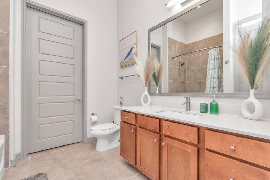 Penthouse Cool-Oasis-In-Houston-Rental Car Available-View-Great-Sleep エクステリア 写真