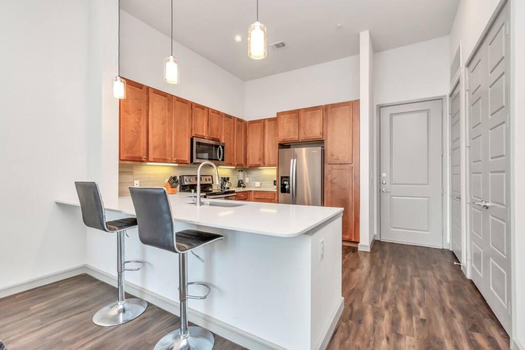 Penthouse Cool-Oasis-In-Houston-Rental Car Available-View-Great-Sleep エクステリア 写真