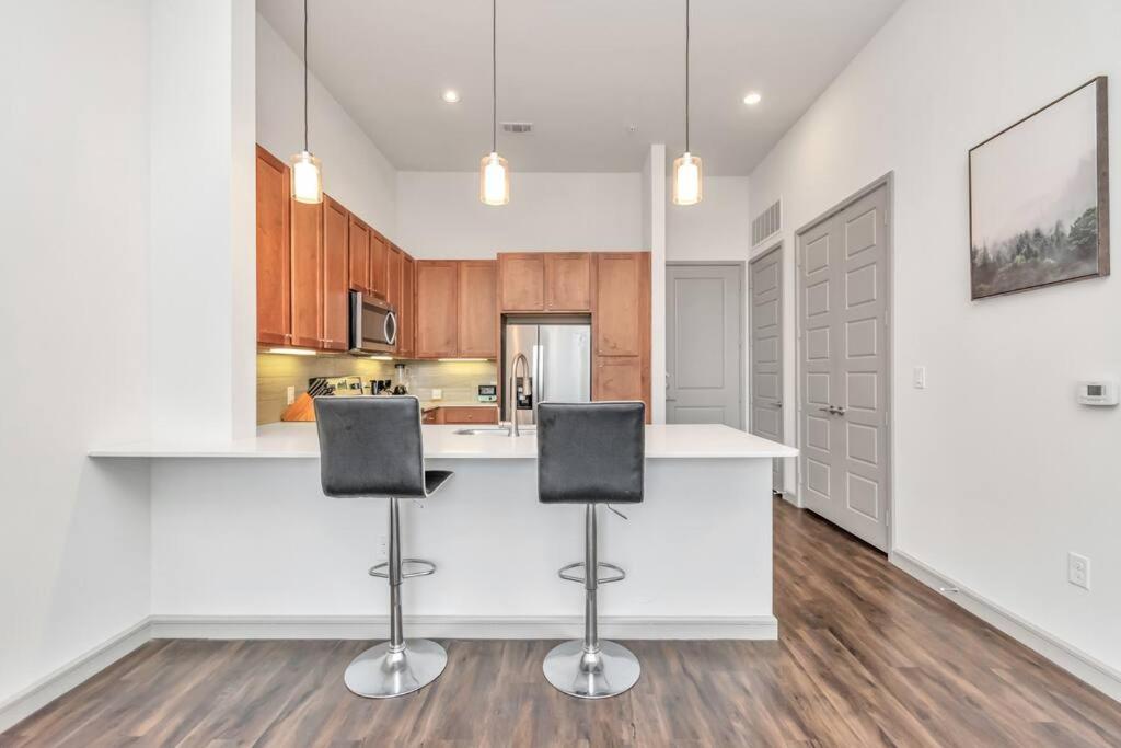 Penthouse Cool-Oasis-In-Houston-Rental Car Available-View-Great-Sleep エクステリア 写真