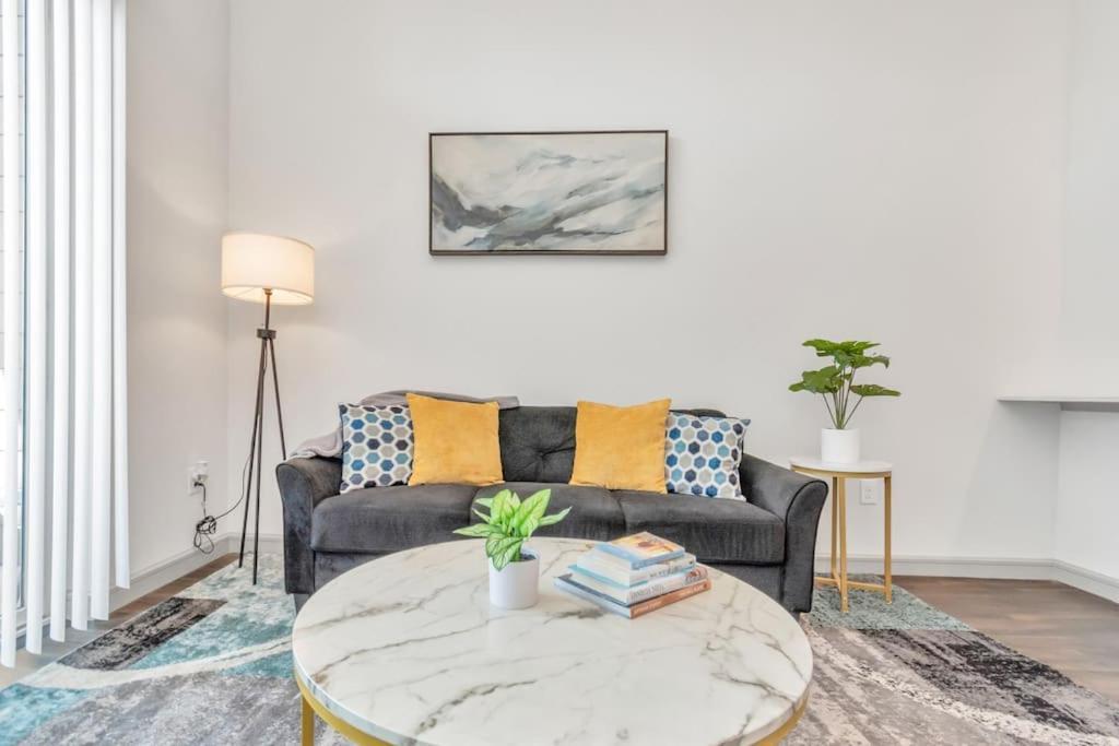 Penthouse Cool-Oasis-In-Houston-Rental Car Available-View-Great-Sleep エクステリア 写真