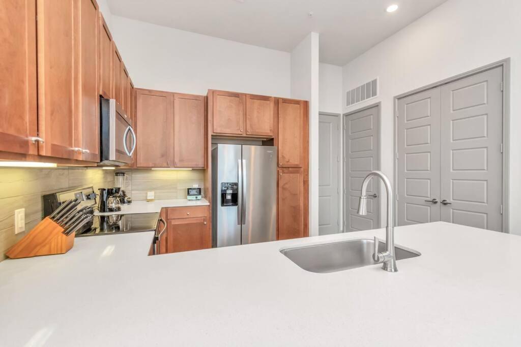 Penthouse Cool-Oasis-In-Houston-Rental Car Available-View-Great-Sleep エクステリア 写真
